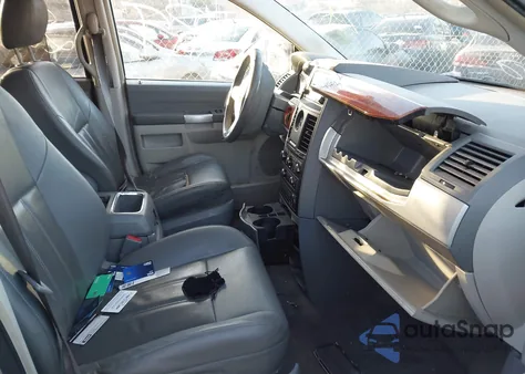 2008 Chrysler Town & Country Touring from USA, damaged, VIN 2A8HR54P08R801406